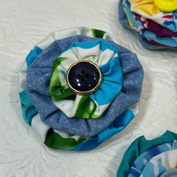 Set of 4 Handmade Fabric Flower Unique Magnets Fridge Office Locker NEW 2.5" - Picture 3 of 8